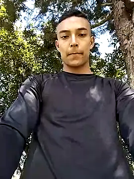 Snapshot of Demiansteven2 chatting on 10.18.25 Demiansteven2 online show from 10.18.25