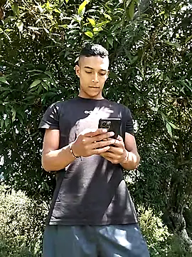 Snapshot of Demiansteven2 chatting on 11.07.25 Demiansteven2 online show from 11.07.25