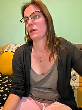 SpiceLea online show from 11.12.25