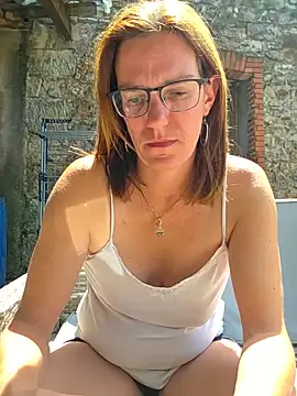 Snapshot of SpiceLea chatting on 05.19.26 SpiceLea online show from 05.19.26