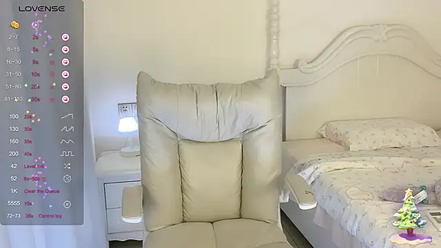 Snapshot of Yuuuuuly chatting on 02.28.25 Yuuuuuly online show from 02.28.25