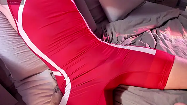 Snapshot of tailer_ chatting on 09.25.25 tailer online show from 09.25.25