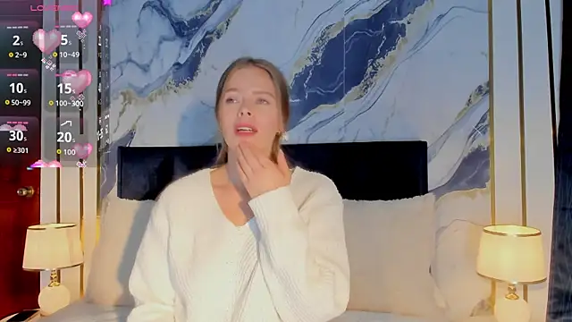 Snapshot of Laurablue chatting on 06.24.26 Laurablue online show from 06.24.26