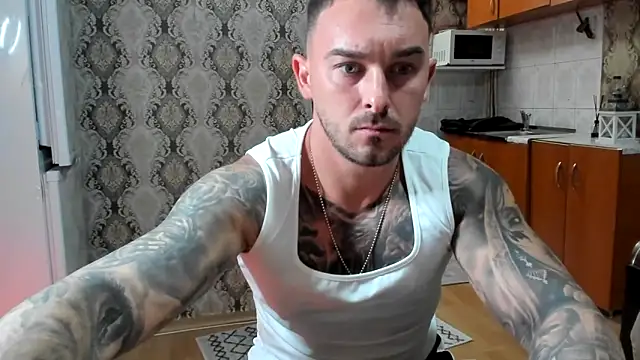 Snapshot of Jonmusclemaster chatting on 10.29.25 Jonmusclemaster online show from 10.29.25