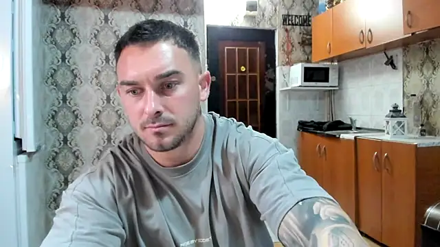 Snapshot of Jonmusclemaster chatting on 11.02.25 Jonmusclemaster online show from 11.02.25