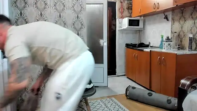 Snapshot of Jonmusclemaster chatting on 11.03.25 Jonmusclemaster online show from 11.03.25