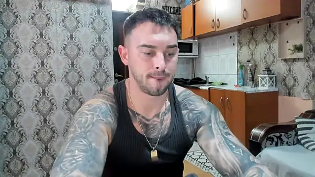 Snapshot of Jonmusclemaster chatting on 11.18.25 Jonmusclemaster online show from 11.18.25