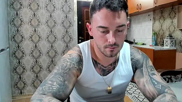 Snapshot of Jonmusclemaster chatting on 11.26.25 Jonmusclemaster online show from 11.26.25