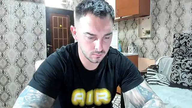 Snapshot of Jonmusclemaster chatting on 12.13.25 Jonmusclemaster online show from 12.13.25