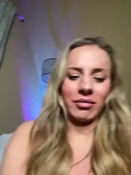 Snapshot of KillerKylie chatting on 12.15.24 KillerKylie online show from 12.15.24