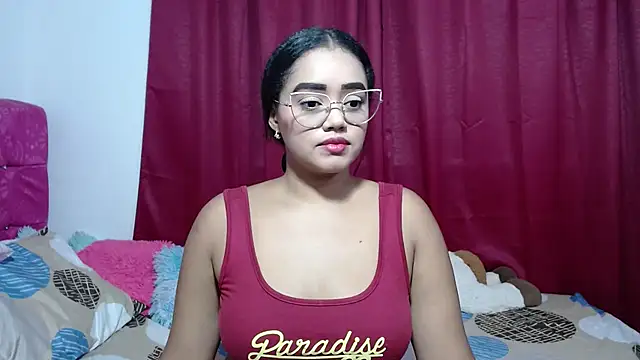 Snapshot of kiara_milf_ chatting on 04.01.26 kiara milf online show from 04.01.26