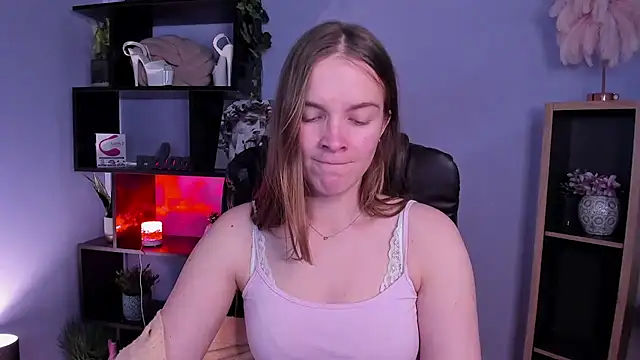 Snapshot of kenzie_x chatting on 12.09.24 kenzie x online show from 12.09.24