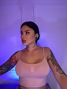 Snapshot of Ela_Doll_ chatting on 02.08.25 Ela Doll online show from 02.08.25