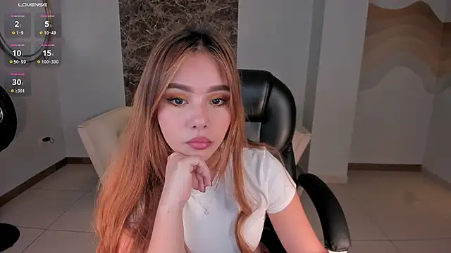 CarolineGraceX online show from 01.11.25