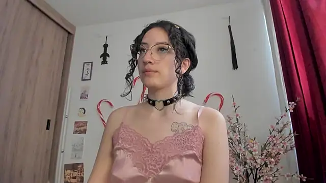 Snapshot of Tanya_WorldBondage chatting on 12.23.24 Tanya WorldBondage online show from 12.23.24