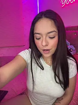 Snapshot of YovngBaby chatting on 02.18.26 YovngBaby online show from 02.18.26