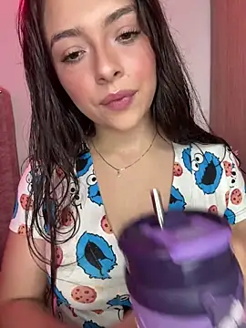 Snapshot of YovngBaby chatting on 03.10.26 YovngBaby online show from 03.10.26