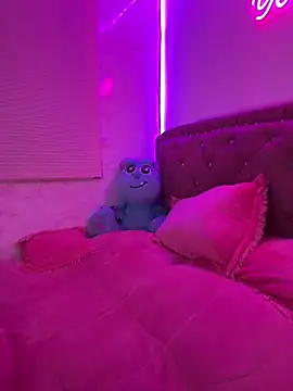 Snapshot of YovngBaby chatting on 03.29.26 YovngBaby online show from 03.29.26