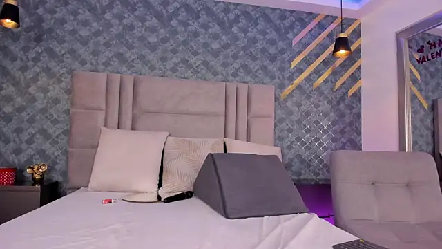 NiiaMoore online show from 03.09.25