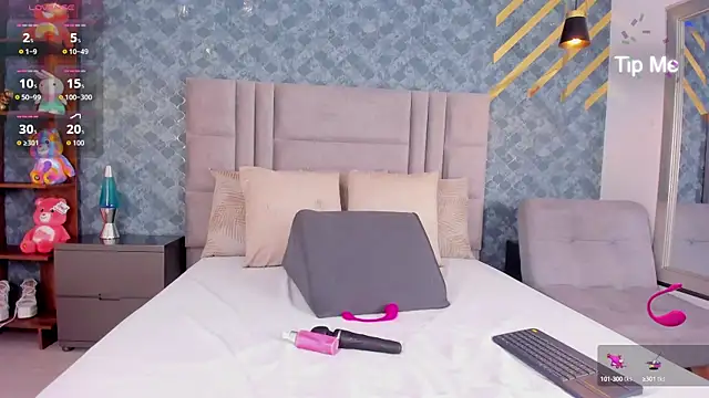 NiiaMoore online show from 09.22.25