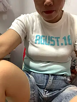 Snapshot of Baby-bigtits chatting on 10.30.25 Baby-bigtits online show from 10.30.25