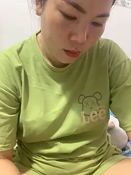 Snapshot of Baby-bigtits chatting on 12.05.25 Baby-bigtits online show from 12.05.25