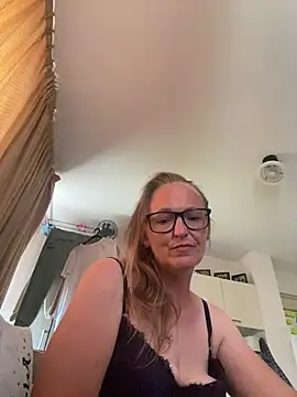 KikiDenhaag online show from 07.17.26