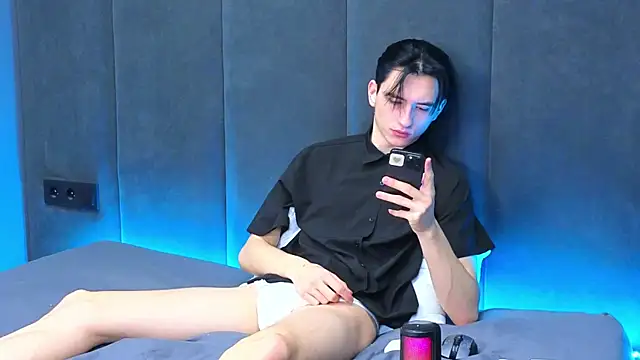 Snapshot of AmondCor chatting on 02.25.25 AmondCor online show from 02.25.25