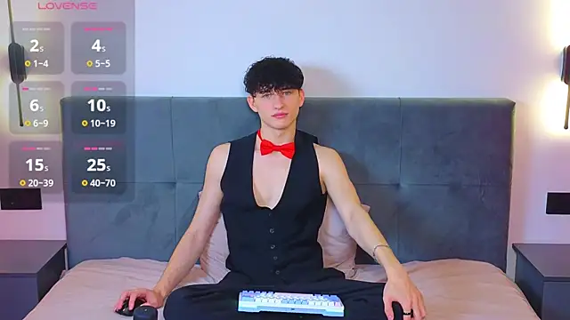 Snapshot of AmondCor chatting on 10.09.25 AmondCor online show from 10.09.25