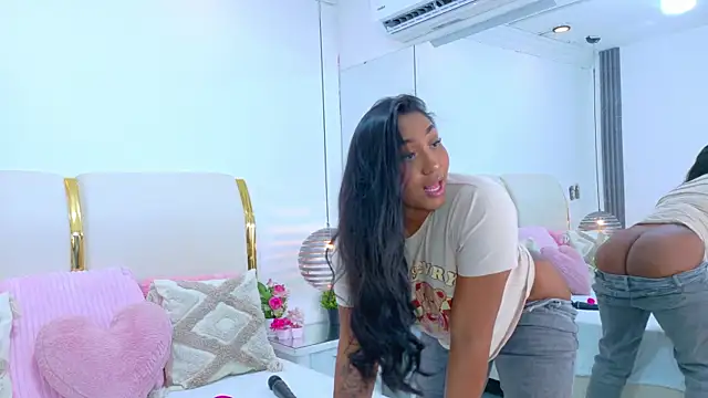 NaiomyLanes online show from 04.21.26