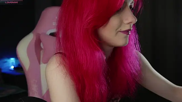 Snapshot of joyhannahh chatting on 10.25.25 joyhannahh online show from 10.25.25