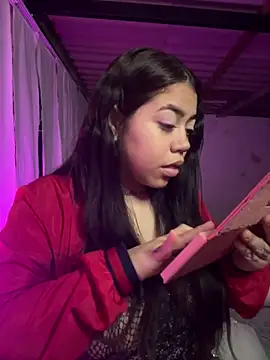 Snapshot of aliensexy chatting on 12.21.24 aliensexy online show from 12.21.24