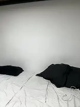 Snapshot of aliensexy chatting on 03.06.25 aliensexy online show from 03.06.25