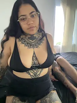 Snapshot of aliensexy chatting on 09.27.25 aliensexy online show from 09.27.25