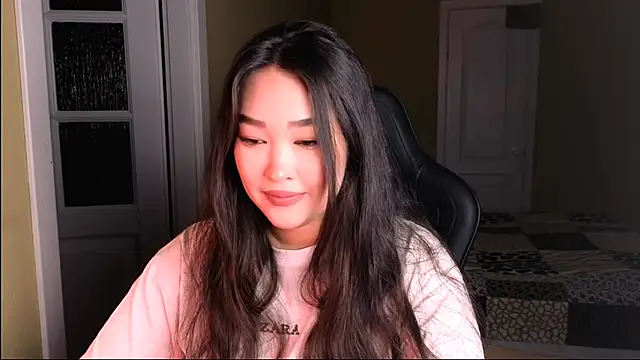 Snapshot of Erica_Wayne chatting on 02.08.25 Erica Wayne online show from 02.08.25