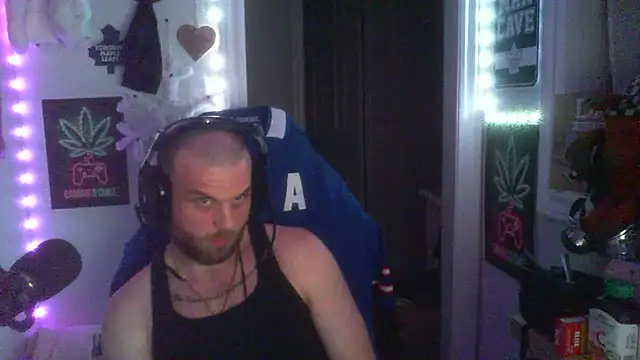 Snapshot of GeneralXMillyX chatting on 11.17.25 GeneralXMillyX online show from 11.17.25