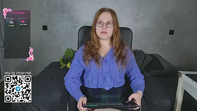 Snapshot of Lila_Pitt chatting on 09.25.25 Lila Pitt online show from 09.25.25