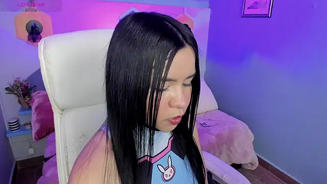 Snapshot of Hanna__Becker_ chatting on 12.14.24 Hanna  Becker  online show from 12.14.24