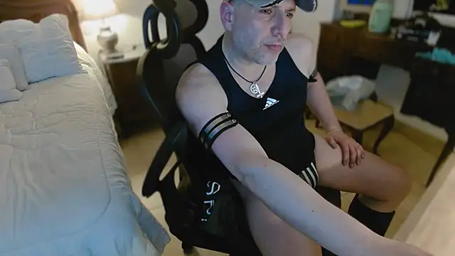 Snapshot of slzypvtpig chatting on 01.11.26 slzypvtpig online show from 01.11.26