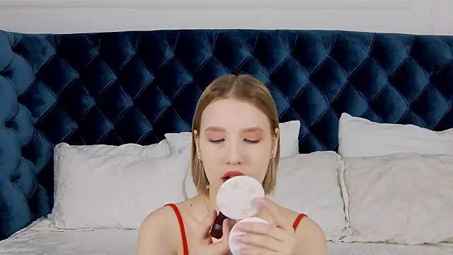 LiliLinn online show from 02.18.25