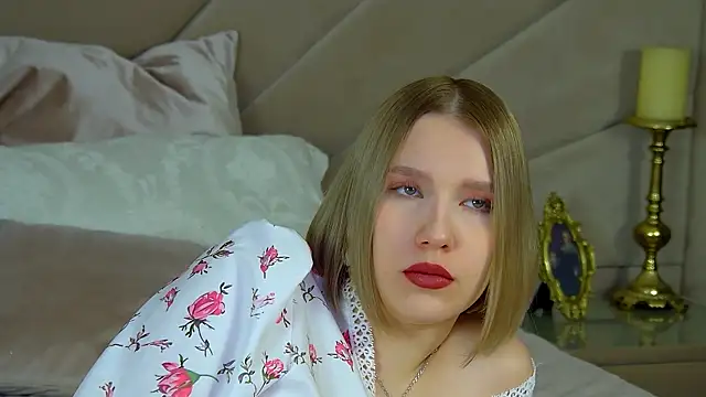 LiliLinn online show from 02.25.25