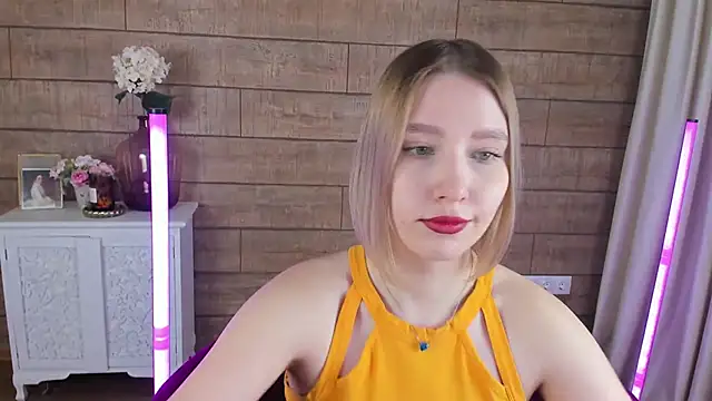 LiliLinn online show from 03.15.25