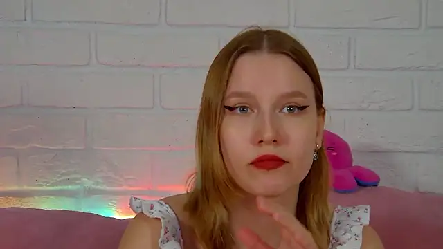 LiliLinn online show from 04.25.26