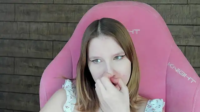 Snapshot of LiliLinn chatting on 05.18.26 LiliLinn online show from 05.18.26