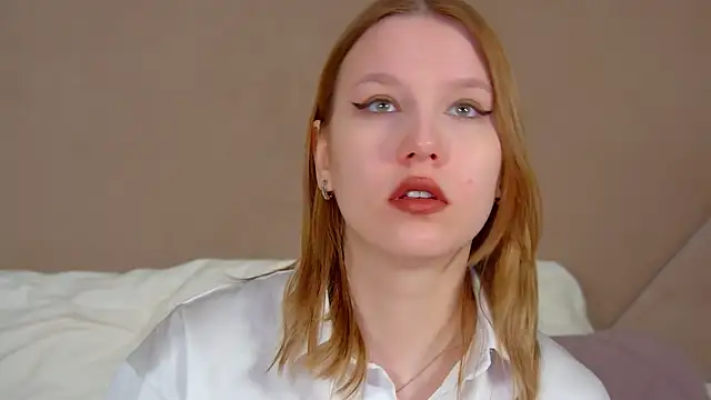 Snapshot of LiliLinn chatting on 05.19.26 LiliLinn online show from 05.19.26