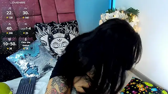 NinaInk online show from 02.10.25