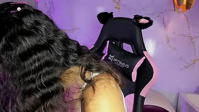 Snapshot of katy_sweet19 chatting on 05.29.26 katy sweet19 online show from 05.29.26