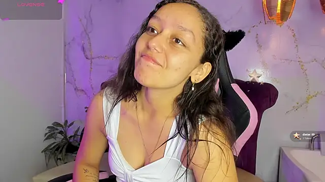 Snapshot of katy_sweet19 chatting on 06.15.26 katy sweet19 online show from 06.15.26