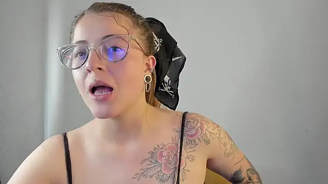 Snapshot of tekila__ chatting on 02.04.25 tekila online show from 02.04.25