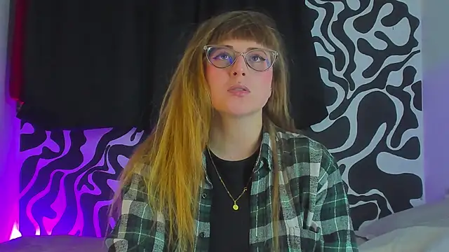 Snapshot of tekila__ chatting on 09.19.25 tekila online show from 09.19.25